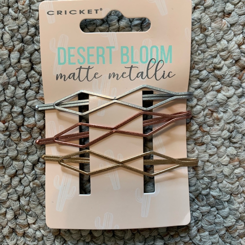 Metallic hair clips